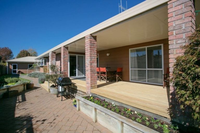 Photo of property in 321 Shakespeare Street, Leamington, Cambridge, 3432