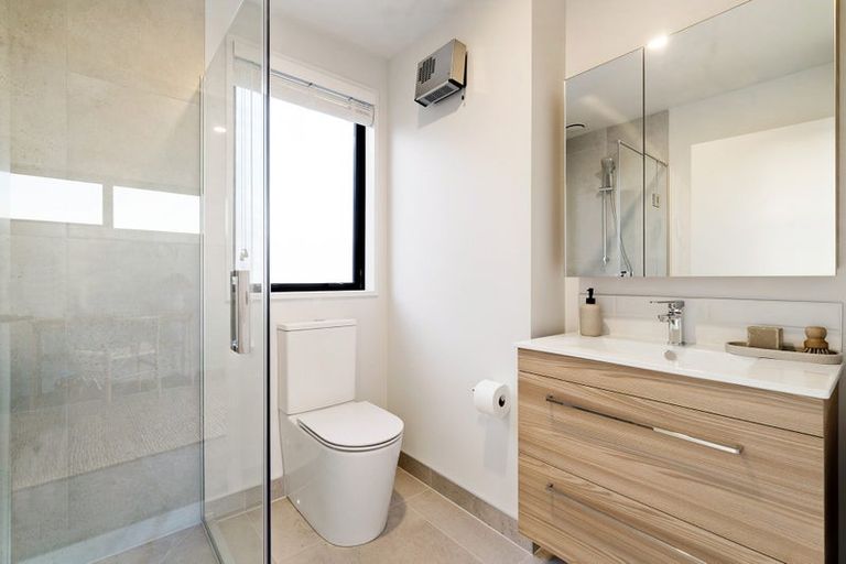 Photo of property in 2/109 Taikata Road, Te Atatu Peninsula, Auckland, 0610