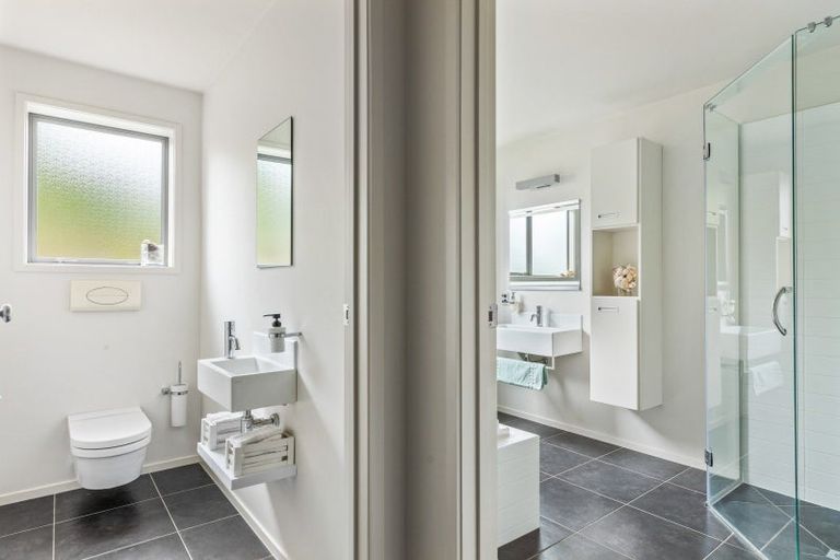 Photo of property in 58d Gilbert Street, New Plymouth, 4310