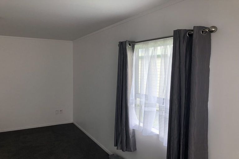 Photo of property in 2/388 Te Atatu Road, Te Atatu Peninsula, Auckland, 0610