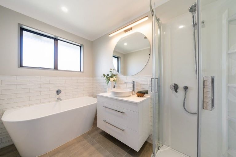 Photo of property in 2/41 Athlone Crescent, Avalon, Lower Hutt, 5011