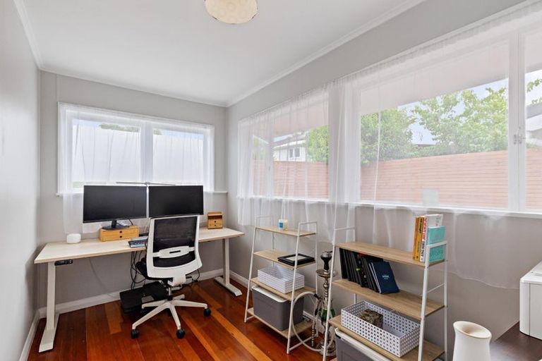 Photo of property in 15 Matipo Road, Te Atatu Peninsula, Auckland, 0610