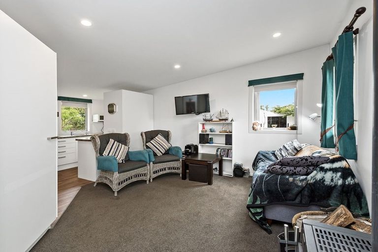 Photo of property in 8 Cross Street, Coalgate, 7673