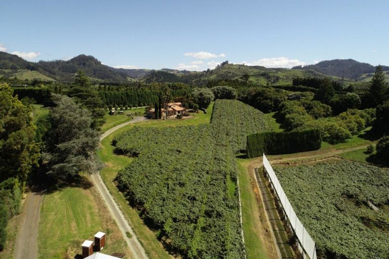 Photo of property in 6 Woodland Road, Johnsonville, Wellington, 6037