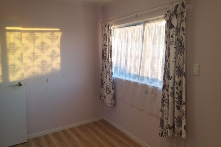 Photo of property in 2/18 Carriage Close, Northpark, Auckland, 2013