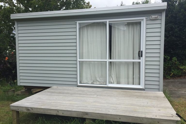 Photo of property in 35 Woodside Road, Massey, Auckland, 0614