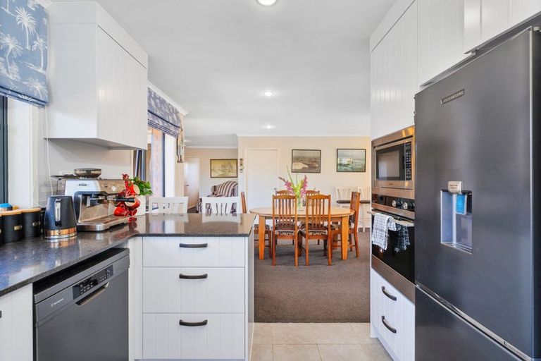 Photo of property in 16 Cobham Lane, Whitianga, 3510