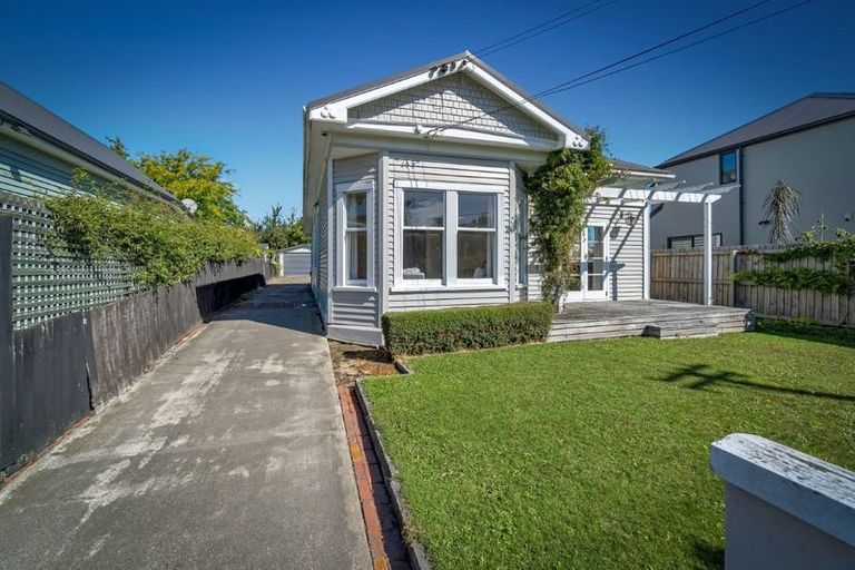 Photo of property in 74 Edward Avenue, Edgeware, Christchurch, 8013