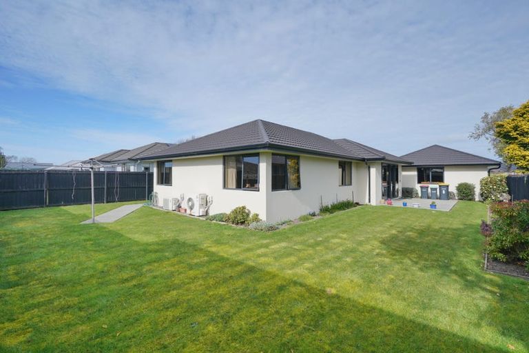 Photo of property in 14 Royal Park Drive, Parklands, Christchurch, 8083
