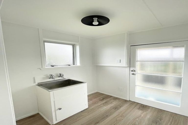 Photo of property in 1 Marlene Avenue, Te Atatu South, Auckland, 0610