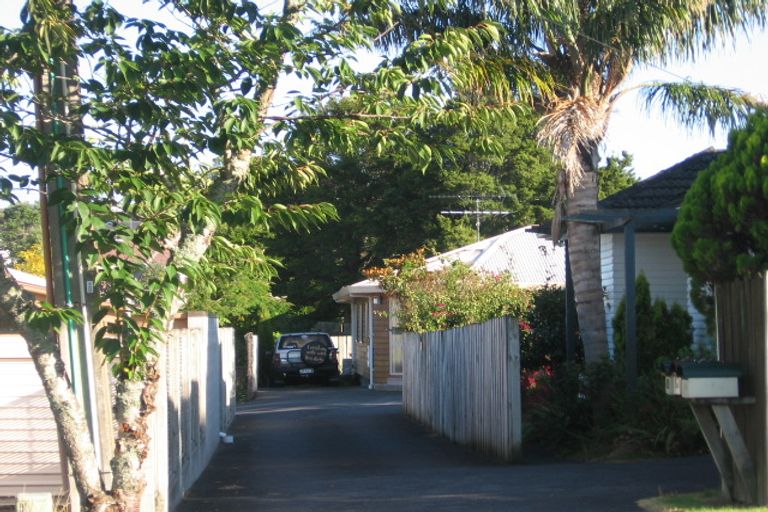 Photo of property in 2/74 Hogans Road, Glenfield, Auckland, 0629