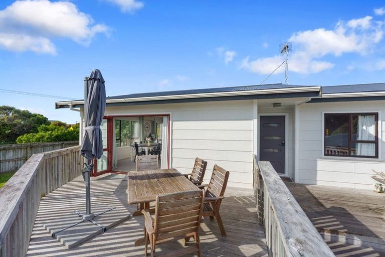 Photo of property in 2 Makora Road, Otaihanga, Paraparaumu, 5036