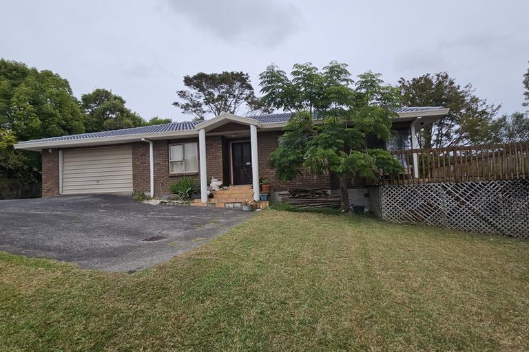 Photo of property in 13b Avonleigh Road, Green Bay, Auckland, 0604