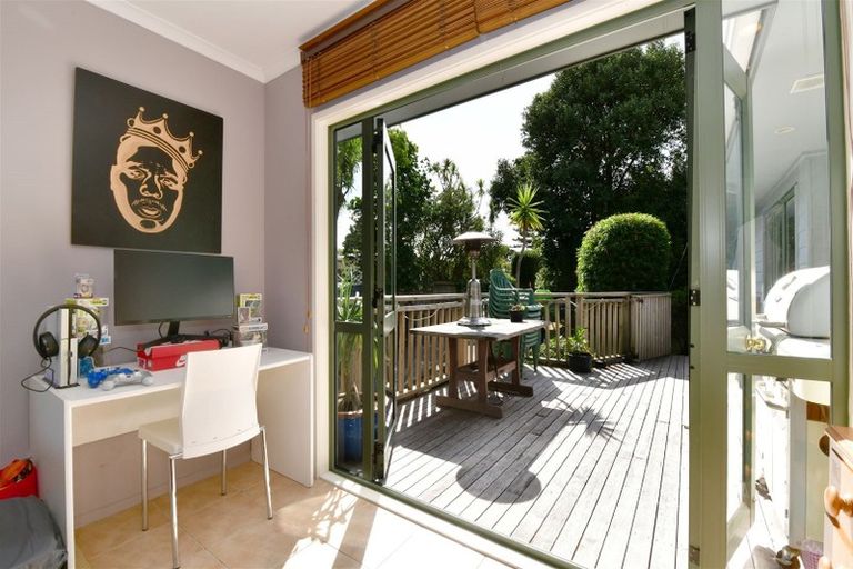 Photo of property in 33a Kia Ora Road, Beach Haven, Auckland, 0626