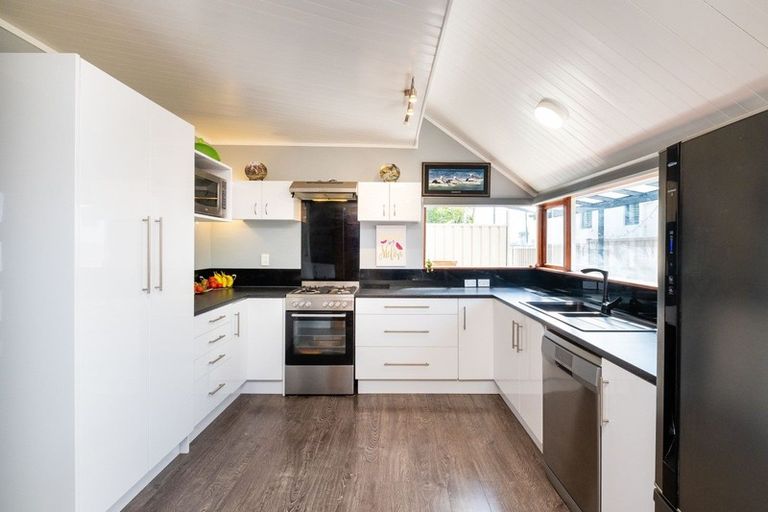 Photo of property in 17 Pukeko Place, Westshore, Napier, 4110