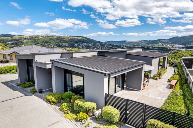 Photo of property in 55 Queen Charlotte Drive, Aotea, Porirua, 5024