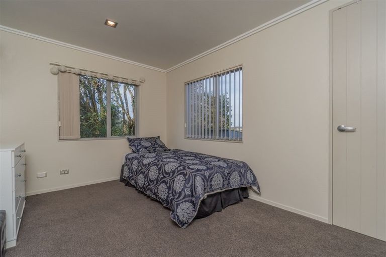 Photo of property in 4313a Great North Road, Glendene, Auckland, 0602