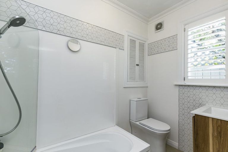 Photo of property in 53 Palliser Road, Roseneath, Wellington, 6011