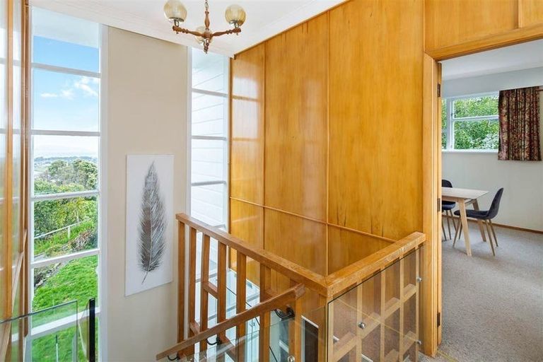 Photo of property in 28 City View Grove, Harbour View, Lower Hutt, 5010