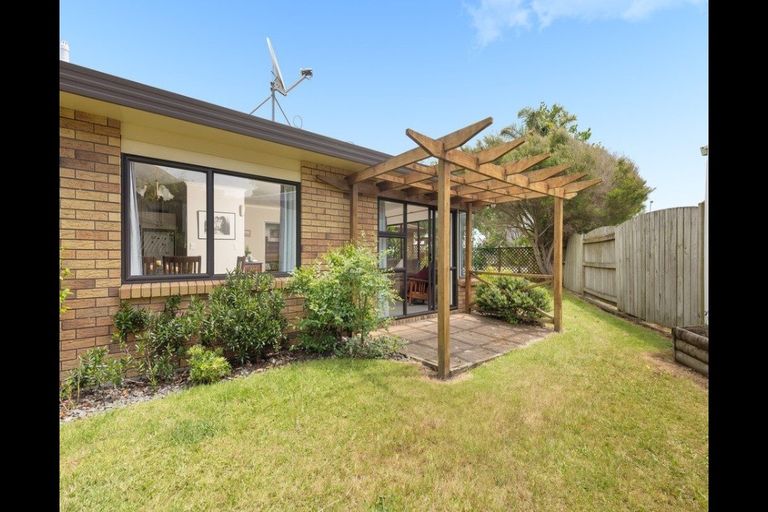 Photo of property in 25 Barbara Grove, Papamoa Beach, Papamoa, 3118