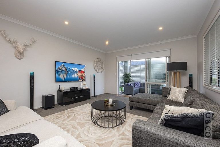 Photo of property in 15 Turpin Road, Riverhead, 0820