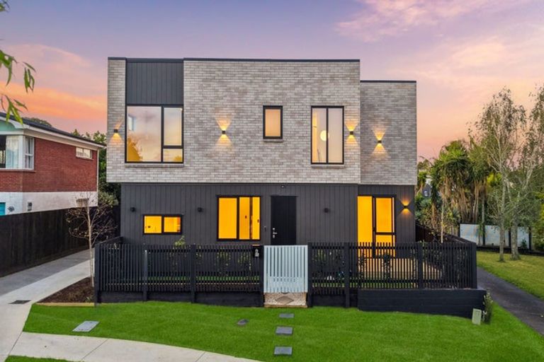 Photo of property in 15b Wilbur Place, Pakuranga Heights, Auckland, 2010