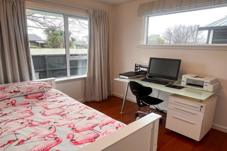 Photo of property in 16 Daniels Road, Redwood, Christchurch, 8051