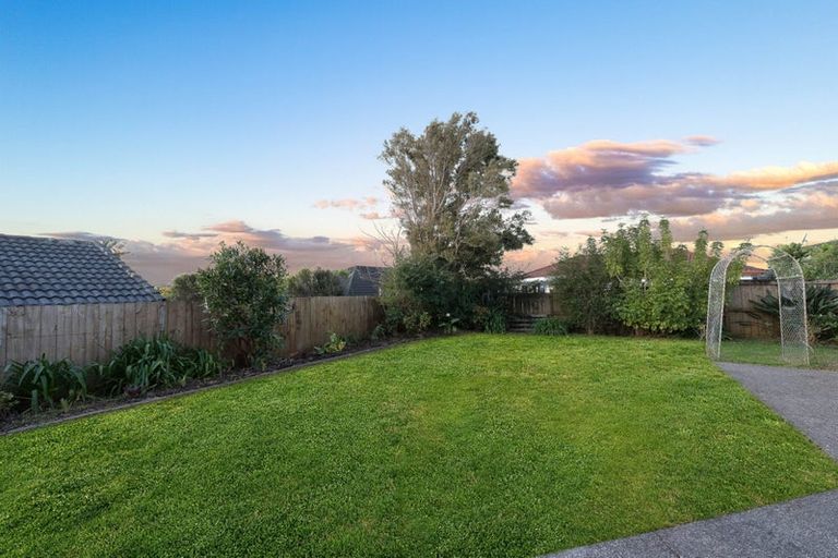 Photo of property in 36 Fleetwood Drive, Henderson, Auckland, 0612