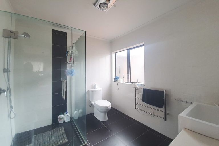 Photo of property in 64a Kingdale Road, Henderson, Auckland, 0610