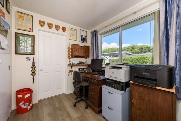 Photo of property in 7 Hodgkins Road, Waikanae Beach, Waikanae, 5036