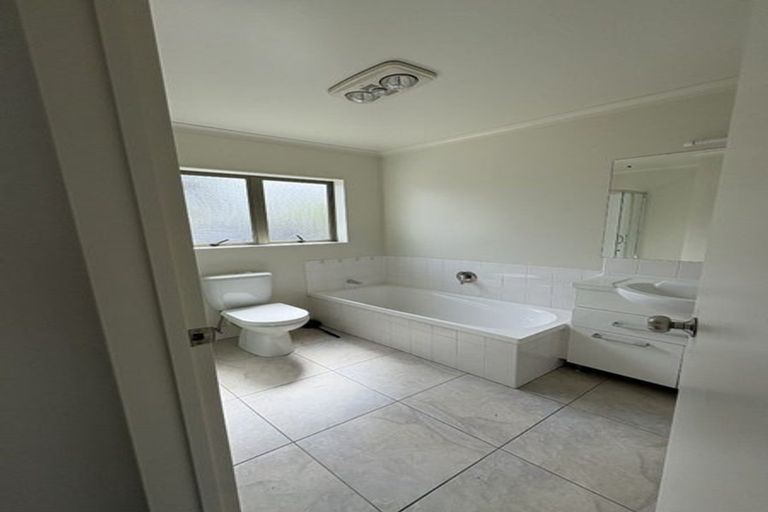 Photo of property in 3 Carol Lee Place, Albany Heights, Auckland, 0632