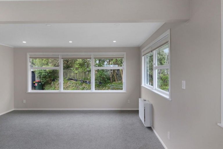 Photo of property in 6 Lenox Grove, Johnsonville, Wellington, 6037