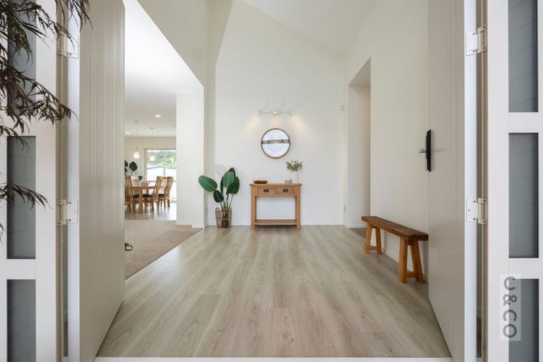 Photo of property in 16 Fruitlands Road, Kumeu, 0810