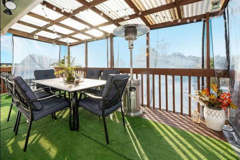 Photo of property in 58 Seymour Road, Sunnyvale, Auckland, 0612