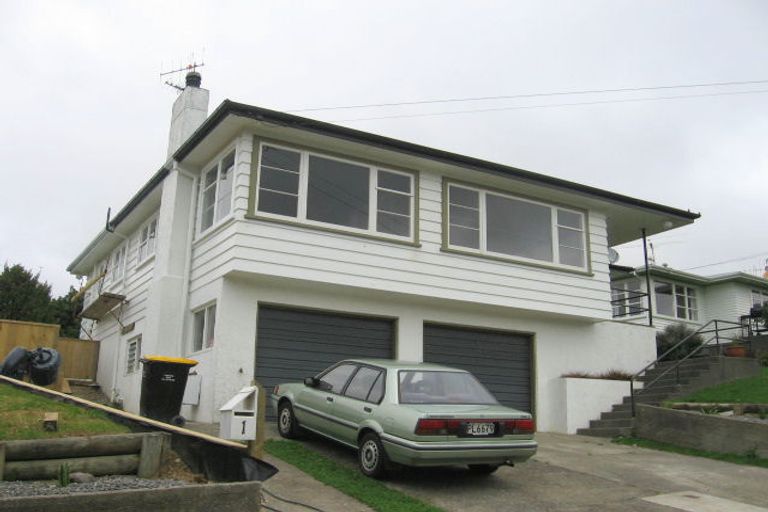Photo of property in 1 Pembroke Street, Tawa, Wellington, 5028