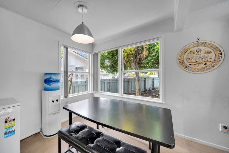 Photo of property in 23 Kemble Close, Mangere, Auckland, 2022