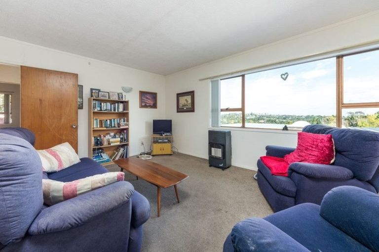 Photo of property in 2/10 Coroglen Avenue, Birkenhead, Auckland, 0626