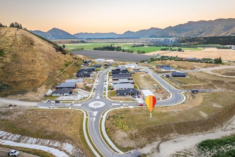 Photo of property in 25 Lake Mckay Drive, Luggate, 9382