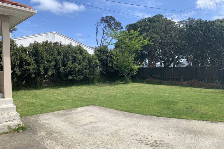 Photo of property in 1 Waterfront Road, Mangere Bridge, Auckland, 2022