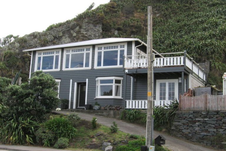Photo of property in 382 The Esplanade, Island Bay, Wellington, 6023