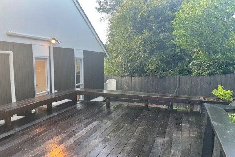 Photo of property in 1/41 Ravenwood Drive, Forrest Hill, Auckland, 0620