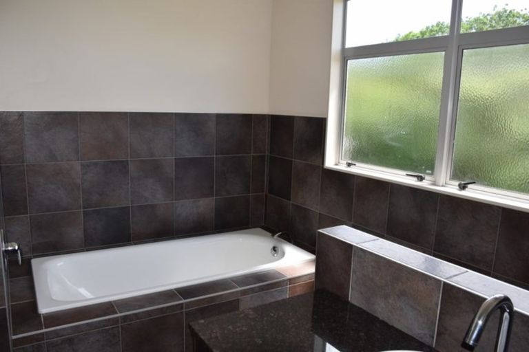 Photo of property in 37 Welsh Hills Road, Swanson, Auckland, 0614