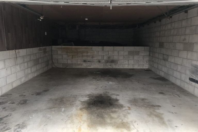 Photo of property in 2/16 Beach Road, Castor Bay, Auckland, 0620