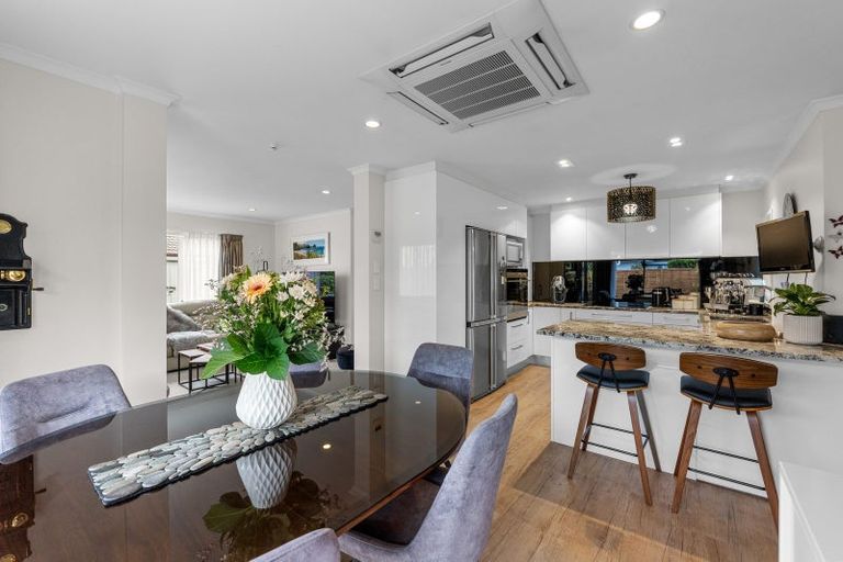 Photo of property in 9 Millstone Lane, Henderson, Auckland, 0612