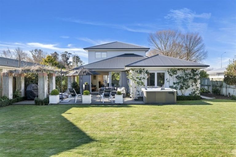 Photo of property in 225 Memorial Avenue, Burnside, Christchurch, 8053