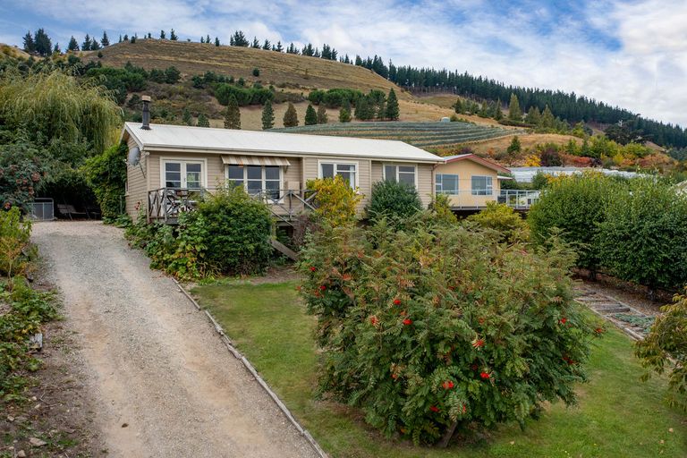 Photo of property in 10 Hazlett Street, Clyde, 9330