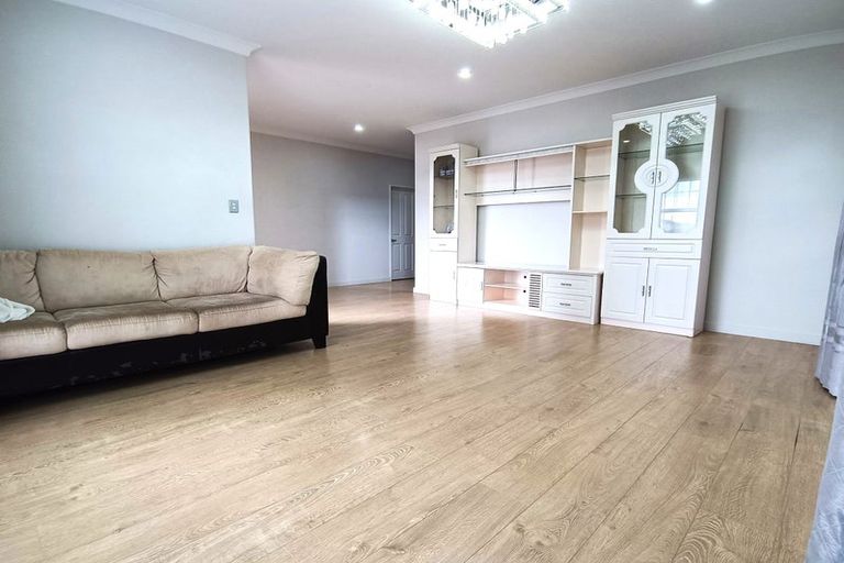 Photo of property in 73 Rosewell Crescent, Flat Bush, Auckland, 2019