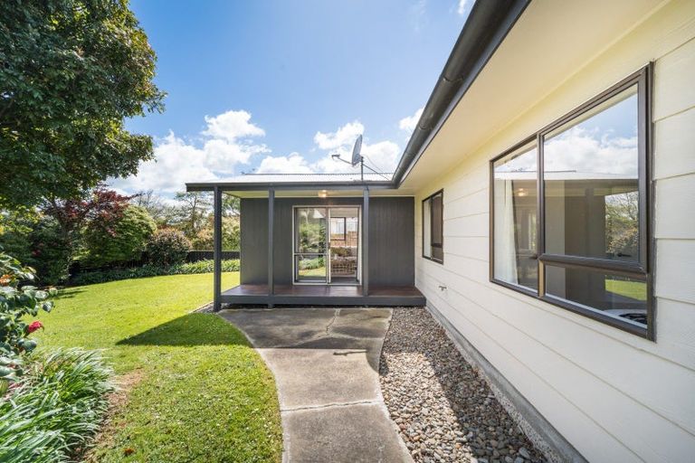 Photo of property in 60 Hillcrest Drive, Kelvin Grove, Palmerston North, 4414