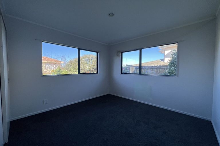 Photo of property in 5 Macadamia Close, Goodwood Heights, Auckland, 2105