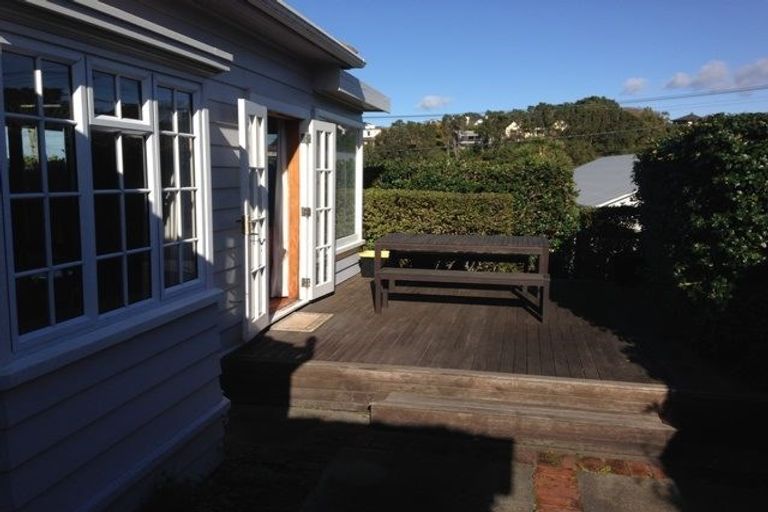 Photo of property in 1 Ranui Crescent, Khandallah, Wellington, 6035